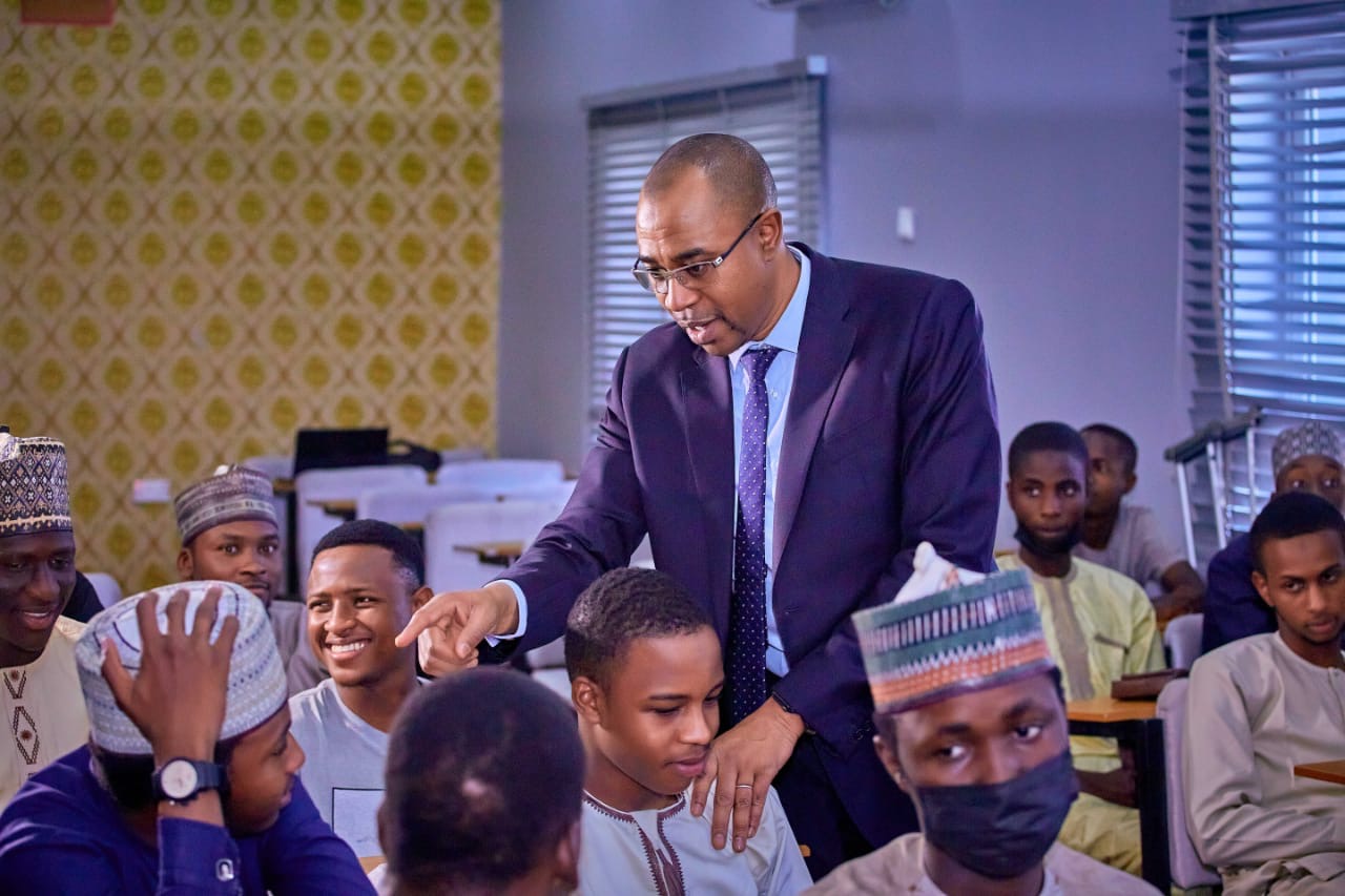 Professor Salouhou mentoring participants during the Mentorship and the Lineage seminar